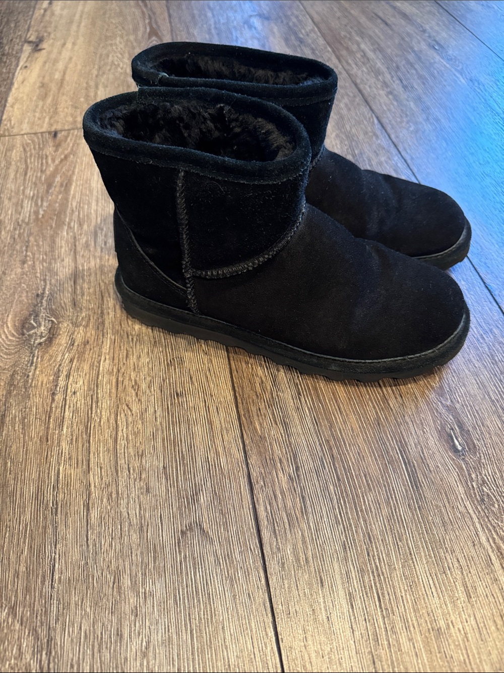 BearPaw Black Short Suede Winter Booties